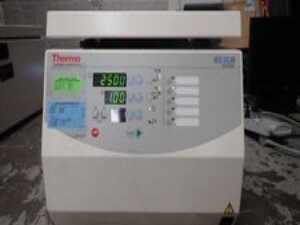 Thermo IEC CL30 Centrifuge 11210905 w/ Rotor T 41 11210435, 4 Buckets & Inserts