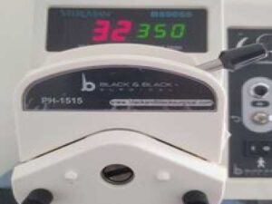 Vitruvian Black and Black infiltration pump machine