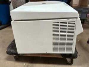 Eppendorf Centrifuge 5810 w/ A-4-62 Rotor Inside